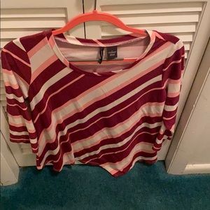 Striped 3/4 sleeve blouse.